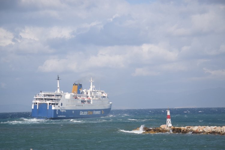 Lifting of a sailing ban: Κανονικά τα δρομολόγια των πλοίων από Πειραιά, Ραφήνα & Λαύριο - Μερική εξασθένηση των ισχυρών ανέμων