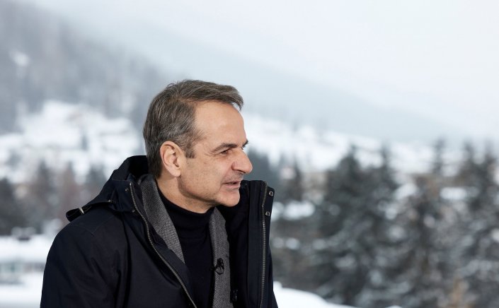 PM Mitsotakis: Ασθενής με γρίπη Η1Ν1 επέστρεψε από το Νταβός ο Μητσοτάκης - Προς αναβολή το υπουργικό συμβούλιο την Τρίτη και η επίσκεψη σε ΗΠΑ