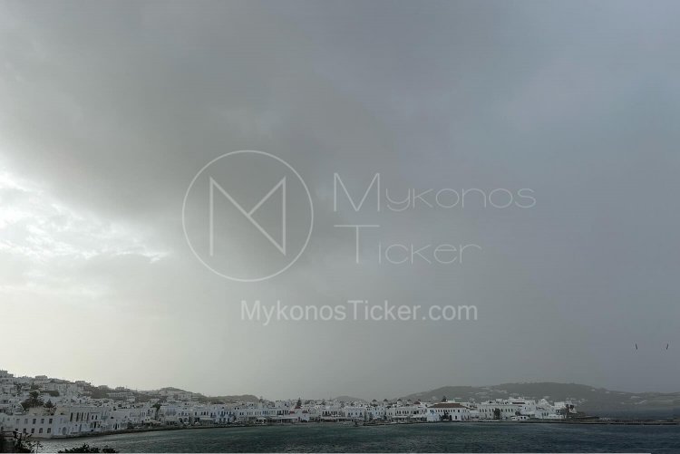 Weather Forecast: Βροχές και σποραδικές καταιγίδες τις μεσημβρινές ώρες στις Κυκλάδες για αύριο Δευτέρα & άνεμοι έως 7 bf