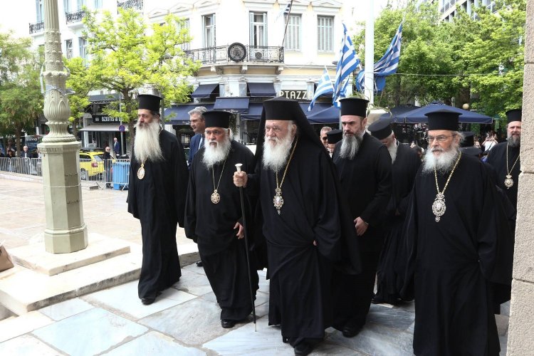 Church of Greece: Κάθετη η Εκκλησία στα ομόφυλα ζευγάρια - Έρχεται σκληρό ανακοινωθεν, κήρυγμα και φυλλάδια