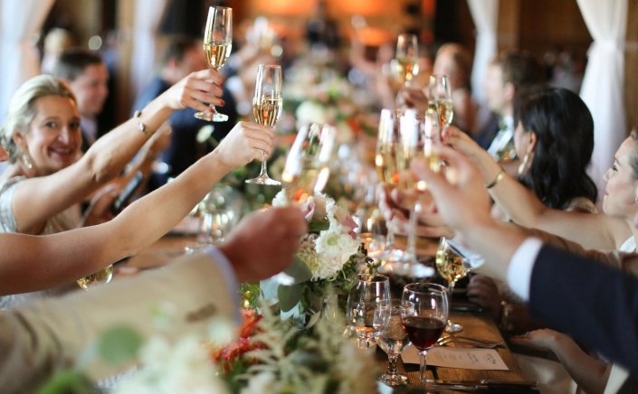 Tax Fraud: Όπου γάμος και χαρά, η... Εφορία πρώτη!! Παρακολουθεί τα πάντα!! Με το "μάτι στα social media"