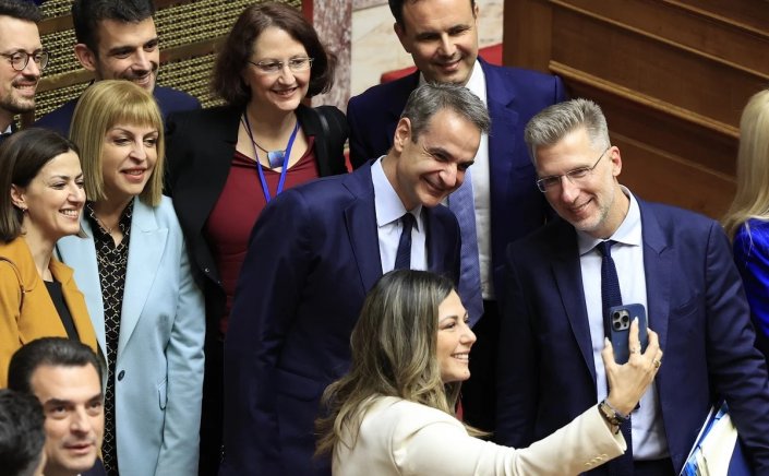 International media: «Η Ελλάδα η πρώτη ορθόδοξη χώρα που νομιμοποιεί τον γάμο ομόφυλων ζευγαριών», γράφουν τα Διεθνή ΜΜΕ