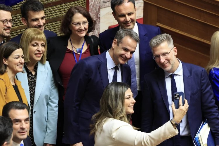 International media: «Η Ελλάδα η πρώτη ορθόδοξη χώρα που νομιμοποιεί τον γάμο ομόφυλων ζευγαριών», γράφουν τα Διεθνή ΜΜΕ