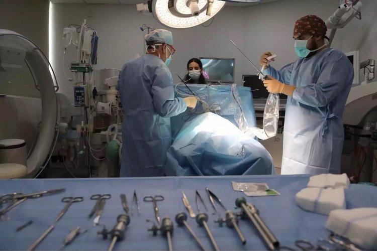 Afternoon Surgeries: Πώς θα γίνονται τα απογευματινά χειρουργεία στα νοσοκομεία επί πληρωμή