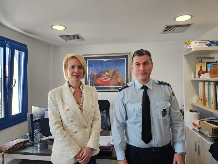 MP Katerina Monogiou: Επίσκεψη της Κατερίνας Μονογυιού στην Υποδιεύθυνση Αστυνομίας Μυκόνου