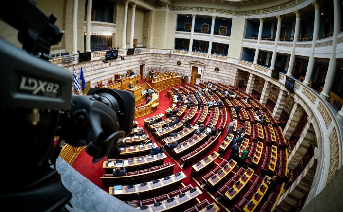 Political Developments: Ραγδαίες πολιτικές εξελίξεις για τα Τέμπη!!  Πρόταση μομφής από το ΠΑΣΟΚ εν μέσω πυρών, «ναι» από άλλα τέσσερα κόμματα