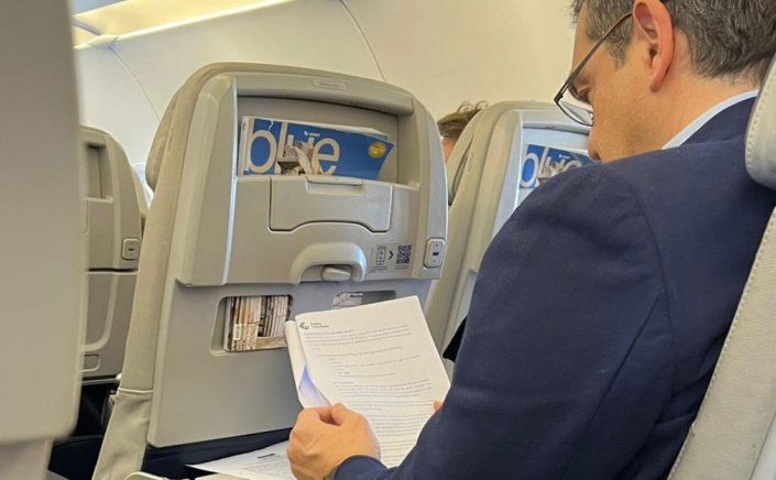 Ex - PM Tsipras: Το... rebranding του Τσίπρα δια χειρός Publicis