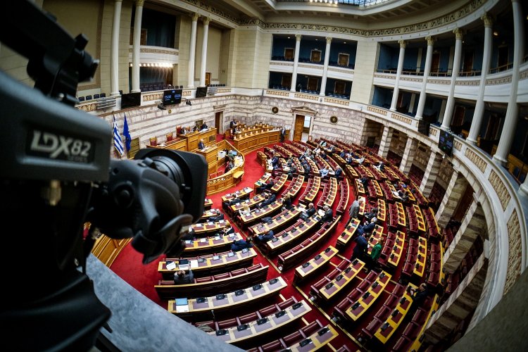 Political Developments: Ραγδαίες πολιτικές εξελίξεις για τα Τέμπη!!  Πρόταση μομφής από το ΠΑΣΟΚ εν μέσω πυρών, «ναι» από άλλα τέσσερα κόμματα