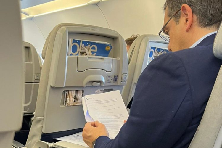 Ex - PM Tsipras: Το... rebranding του Τσίπρα δια χειρός Publicis