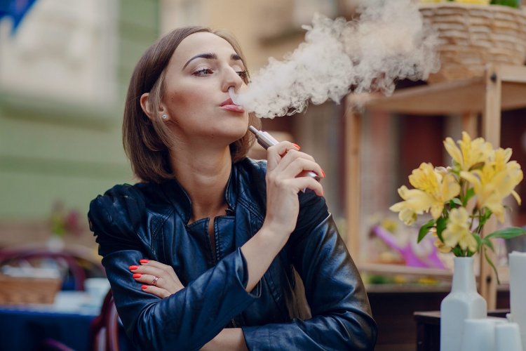 Electronic Cigarettes: Το άτμισμα μπορεί να οδηγήσει σε καρδιακή ανεπάρκεια - Τι έδειξε νέα μελέτη