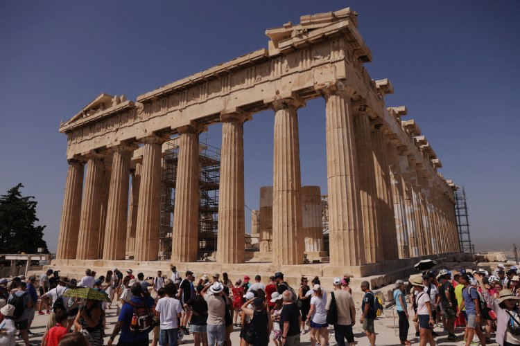 Tourism Season 2024: Ιδιαίτερα θετικά τα πρώτα μηνύματα για τον τουρισμό της Αθήνας