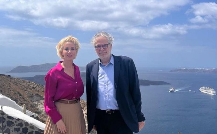 MP Katerina Monogiou: Περιοδείες της Κατερίνας Μονογυιού στη Σαντορίνη