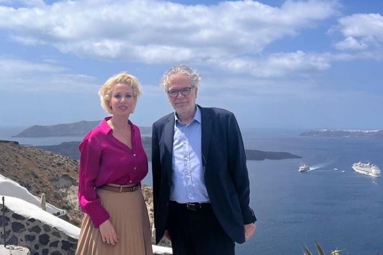 MP Katerina Monogiou: Περιοδείες της Κατερίνας Μονογυιού στη Σαντορίνη