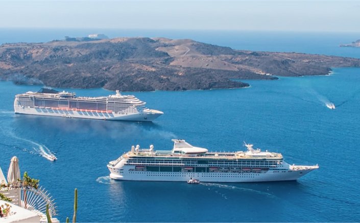 Santorini Hoteliers: Σοβαροί κίνδυνοι στον τουρισμό του νησιού από τα μέτρα που ανακοινώθηκαν για τη Σαντορίνη