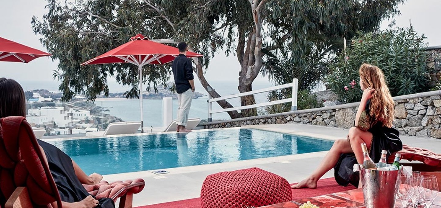 Tourism Labor Crunch: Το ανθρώπινο δυναμικό ως εθνικό κεφάλαιο στον τουρισμό! Πώς η έλλειψη προσωπικού απειλεί την ελληνική φιλοξενία & ποιες είναι οι λύσεις!