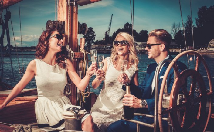 Rich & Famous: Πόσα χρήματα χρειάζεται κανείς για να θεωρείται πλούσιος!!