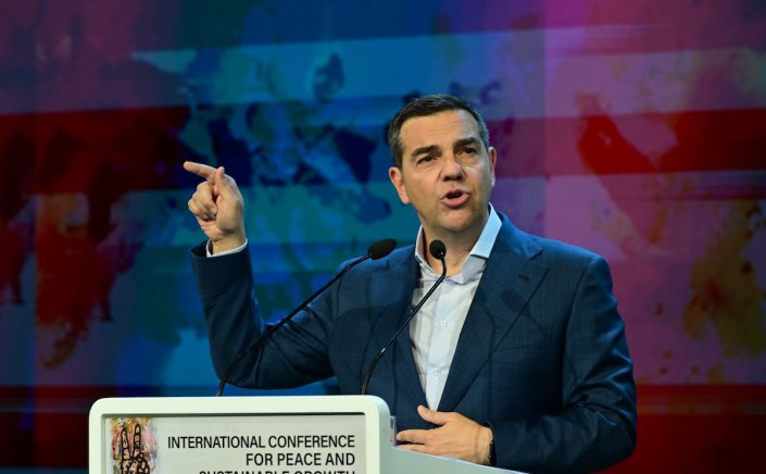 Alexis Tsipras Institute: Συμπόσιο με θέμα την Ελληνική Οικονομία, οργανώνει ο Τσίπρας, τη στιγμή που ο ΣΥΡΙΖΑ θυμίζει Δελφινάριο