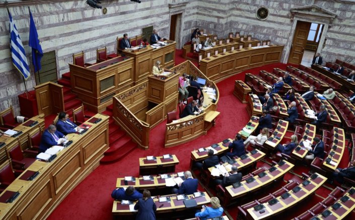Political Developments: «Μπάχαλο» στην ομάδα των ανεξάρτητων βουλευτών μετά τον ορισμό Χουρδάκη - Ποιοι αντιτίθενται