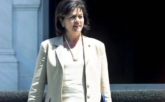 Ο Χρήστος Βερώνης αποχαιρετά τη Βάσω Παπανδρέου