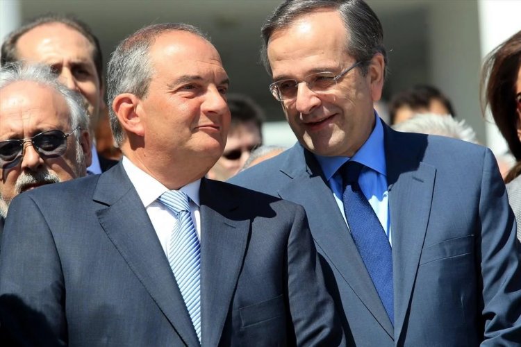 Past PM Karamanlis-Samaras: Το Μαξίμου στοχοποιεί Καραμανλή και Σαμαρά - Πυρ ομαδόν κατά των δυο πρώην