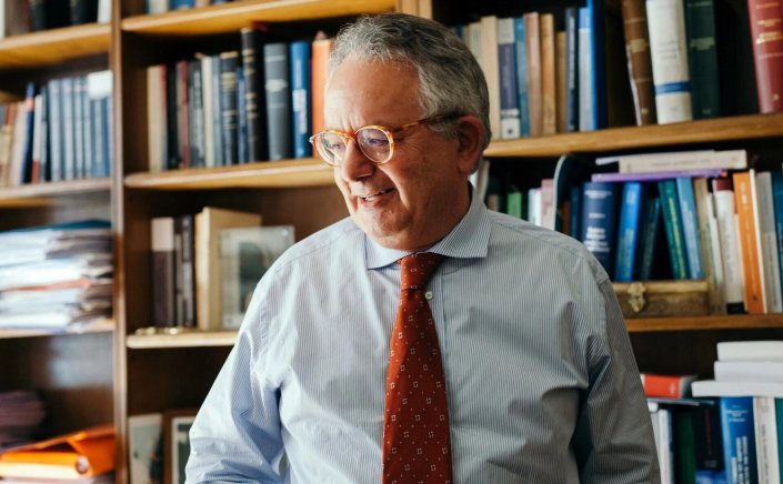 Cycladic Press Association: Εκδήλωση της Ε.Κυ.Τ. με ομιλητή τον Καθ. Συνταγματικού Δικαίου, Νίκο Αλιβιζάτο & θέμα “Πού πάει το πολίτευμά μας... και ποιο αύριο για τα νησιά μας;”