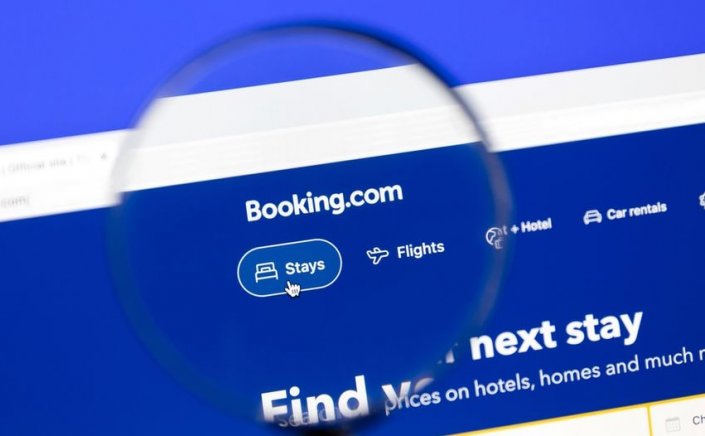 Booking's EU parity clauses: Παράθυρο για αποζημιώσεις ξενοδόχων από τη Booking