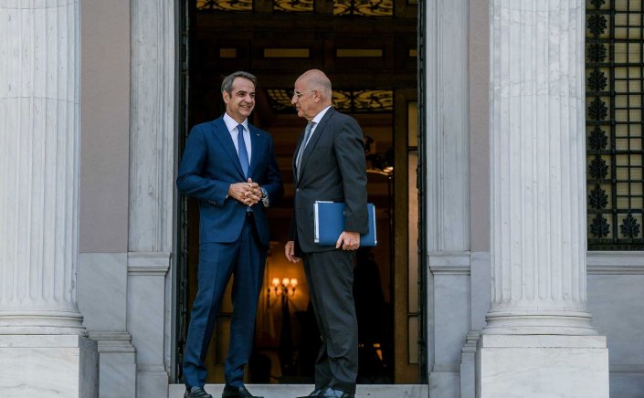 Greek presidential election: Και αν ο πρωθυπουργός προτείνει αιφνιδίως δημοσίως τον Δένδια για υποψήφιο Πρόεδρο;