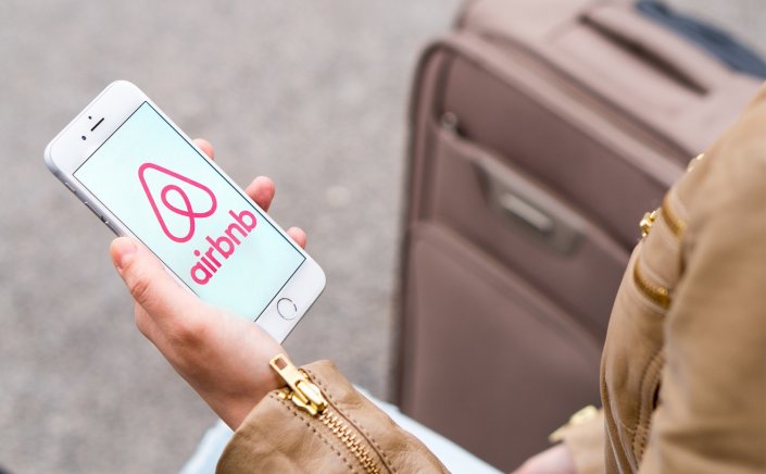 AirbnB Short Term Rentals: Airbnb και κλειστά ακίνητα!! Πώς μηδενίζει ο φόρος εισοδήματος για τους ιδιοκτήτες - Ποιοι είναι οι όροι και οι προϋποθέσεις για την τριετή φοροαπαλλαγή!!