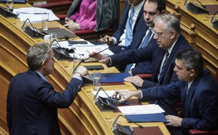 PASOK - Γερουλάνος: «Πρέπει να αλλάξει το μοντέλο ανάπτυξης, γιατί παράγει στρατιές νεόπτωχων»