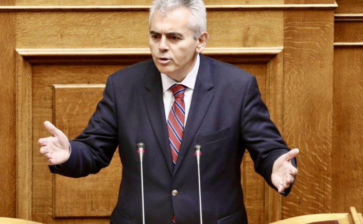 Political Development: Καραμανλικά «καρφιά» στη Βουλή