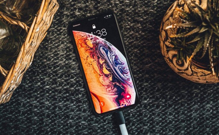 iPhone Chargers: Γιατί δεν πρέπει να μοιράζεστε ποτέ τους φορτιστές iPhone, σύμφωνα με διάσημο χάκερ