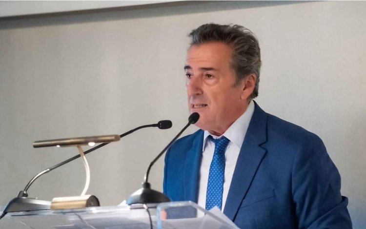 Mayor of Andros: Ξέρει τι ψηφίζει ο κ. Θωμάς ή διαφωνεί συμφωνώντας?