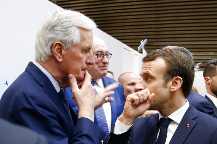 France's government has collapsed: Αναταράξεις στη Γαλλία!! Στις 11 παραιτείται ο Μπαρνιέ - Γρήγορα οι ανακοινώσεις για τον νέο Πρωθυπουργό