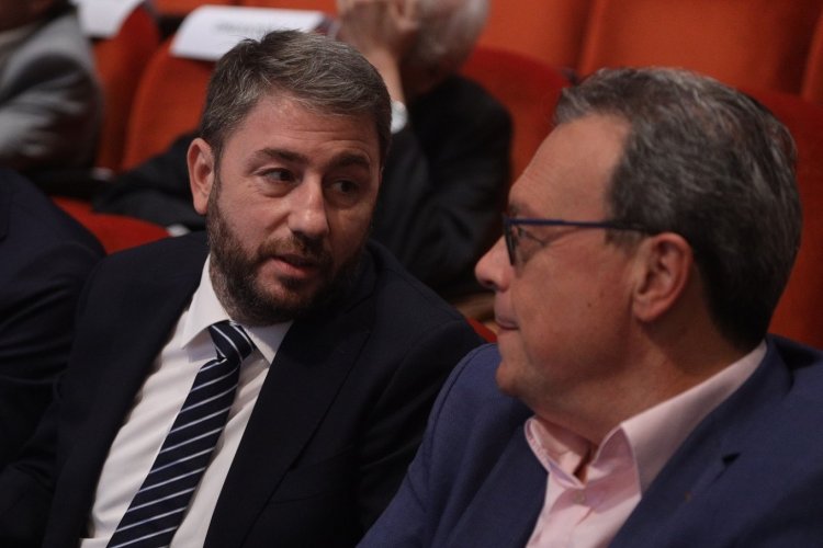 Political Development: Η «γέφυρα» που έριξε ο Ανδρουλάκης προς την κυβέρνηση, «χρυσή ευκαιρία» για την ανασυγκρότηση που θέλει ο Φάμελλος