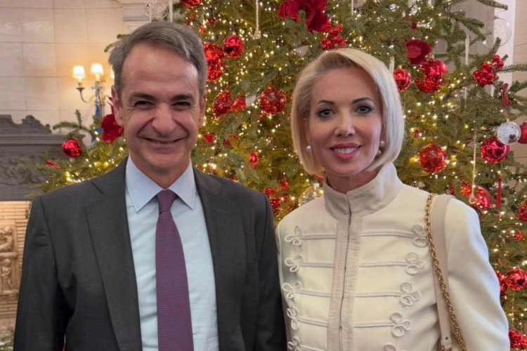MP Katerina Monogiou - Christmas 2024: Στο Μέγαρο Μαξίμου η Κατερίνα Μονογυιού για το… χριστουγεννιάτικο ρεβεγιόν [Εικόνες]