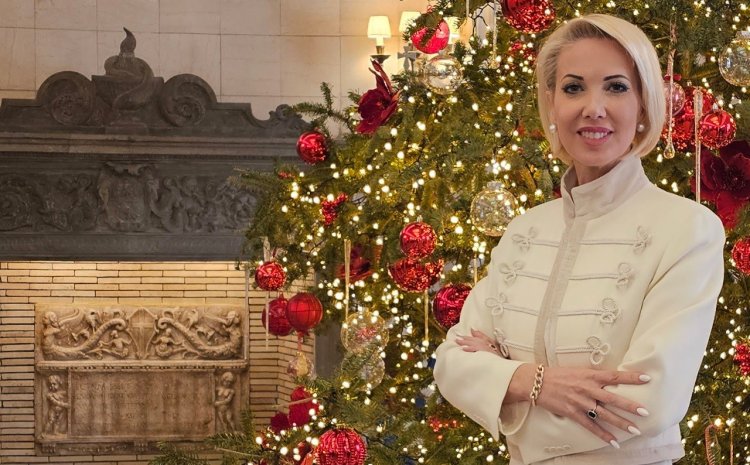Joyeux Noël - Katerina Monogiou: Με το φως των Χριστουγέννων και πίστη στις Κυκλάδες, προχωράμε μπροστά