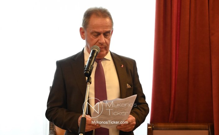 Xpήστος Bερώνης: Η πονεμένη ιστορία του δημοτικού φωτισμού των 2.500.000 € - Τους ενδιέφερε μόνο η αγορά των φωτιστικών και όχι ο φωτισμός της Μυκόνου [video]