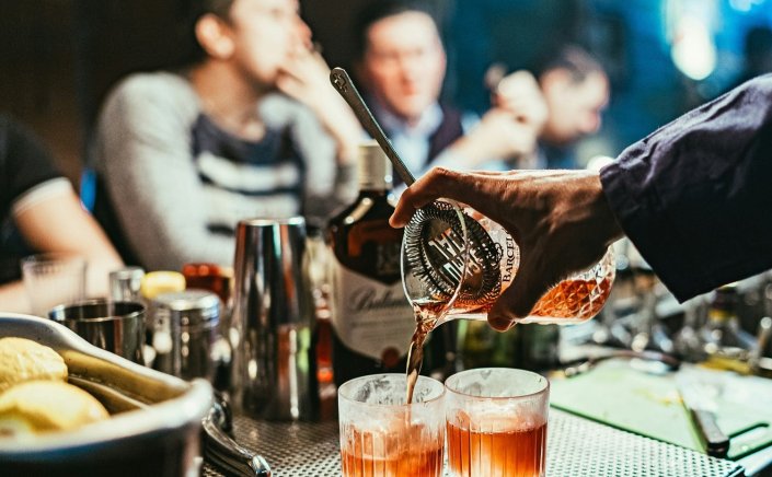 Stop Teenage Drinking outdoors: «Κόβεται» το αλκοόλ στους ανηλίκους και το τσιγάρο στους εξωτερικούς χώρους!! Ποινικό αδίκημα η πώληση αλκοόλ σε άτομα κάτω των 18 ετών & άλλα μέτρα που αναμένονται!!