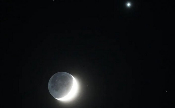 Out of this world! Ουράνιο υπερθέαμα πρόσφερε η Αφροδίτη και η ημισέληνος