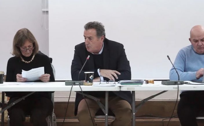 Mayor of Andros: Η εριστική αντιπολίτευση οδήγησε σε διακοπή του Δημοτικού Συμβουλίου Λογοδοσίας [Video]