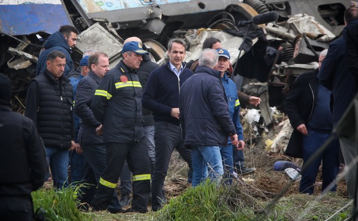 Politics & current affairs: Στροφή για τα Τέμπη!! «Παράθυρο» Μητσοτάκη σε προανακριτική για Καραμανλή μετά τα συλλαλητήρια!!