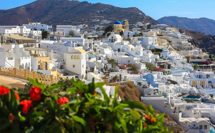 Volcanic Activity in Santorini - CNN: «Το νησί του Instagram χτυπήθηκε από 200 σεισμούς»