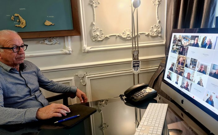 Schools closed on Cyclades: Παρατείνεται η αναστολή λειτουργίας των σχολείων σε Σαντορίνη, Αμοργό, Ανάφη και Ίο, στα υπόλοιπα 15 νησιά θα αποφασίσουν οι Δήμαρχοι