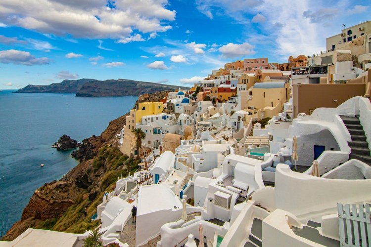 Santorini earthquakes - Die Welt: «Απίθανη μία ηφαιστειακή έκρηξη στη Σαντορίνη» - Τι εκτιμά ο γεωφυσικός Κρίστιαν Χίμπσερ