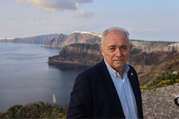 Santorini earthquakes - Ε. Λέκκας: «Πρωτόγνωρο φαινόμενο στα παγκόσμια χρονικά - Πλέουμε σε αχαρτογράφητα νερά»