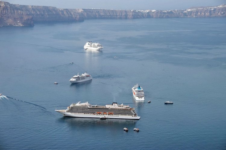 Fee for Cruise Passengers: Στον «πάγο» το τέλος κρουαζιέρας σε Μύκονο & Καλντέρα λόγω Σαντορίνης;