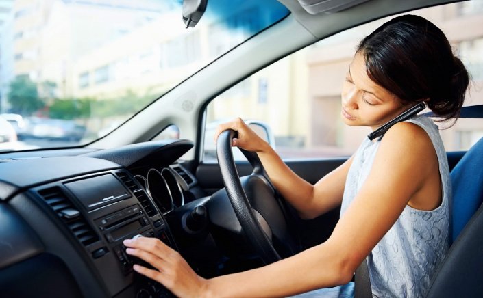 New Road Traffic Code: Αγριεύουν οι ποινές με τον νέο ΚΟΚ για αλκοόλ, κινητό, ταχύτητα και κράνος - Πότε σου παίρνουν το δίπλωμα