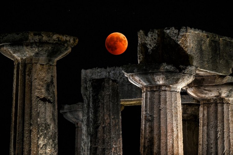 Bloody Worm Moon: Έρχεται το «Ματωμένο Φεγγάρι του Σκουληκιού»!! Πώς πήρε το όνομά της η πανσέληνος του Μαρτίου & Πότε θα είναι ορατό!!