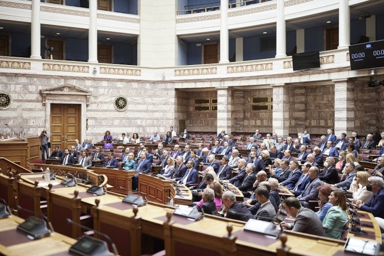 Constitutional Review: Αναθεώρηση Συντάγματος -  Άρση μονιμότητας και πέντε ακόμα αλλαγές - Το «φάντασμα» του 2019