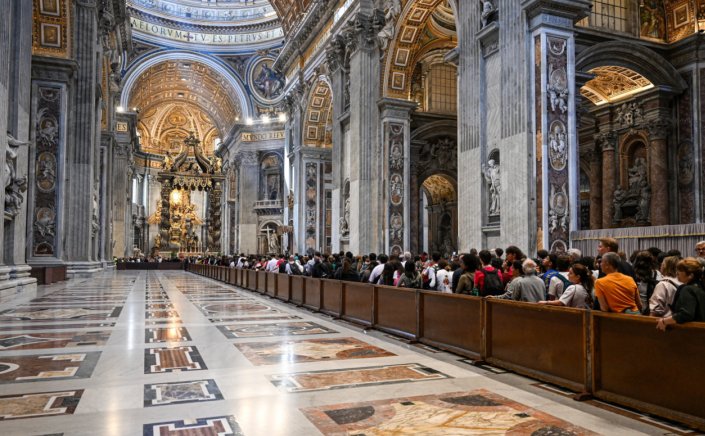 Vatican - Letter from Catholic youths: Επιστολή καθολικών νέων προς τους καρδινάλιους του κονκλαβίου  «Θέλουμε μια Εκκλησία ανοικτή, η οποία να κρίνει μόνον βάσει της αγάπης»